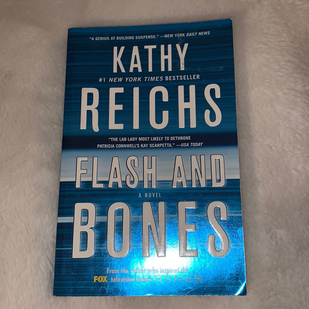 🤩3/$14🤩 Flash and Bones Kathy Reichs